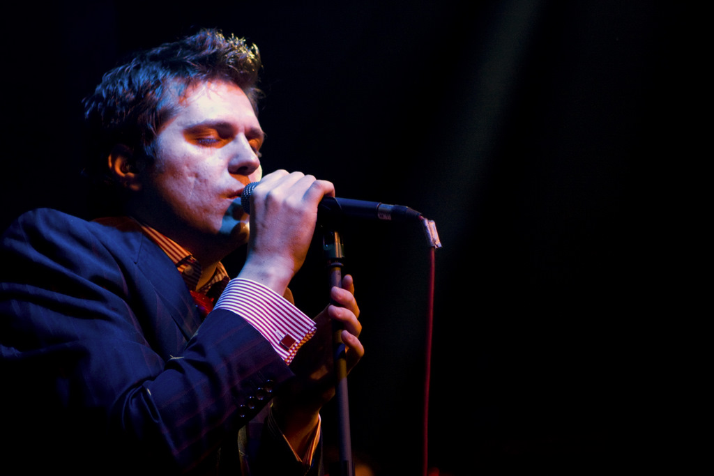 Dan Byron sustine un concert-experiment solo la Teatrul de Arta Bucuresti